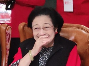 Megawati Tersenyum saat Dinyanyikan Lagu Ganjar Siji Ganjar Kabeh