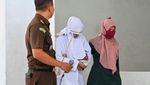 Melihat Eksekusi Hukum Cambuk di Aceh