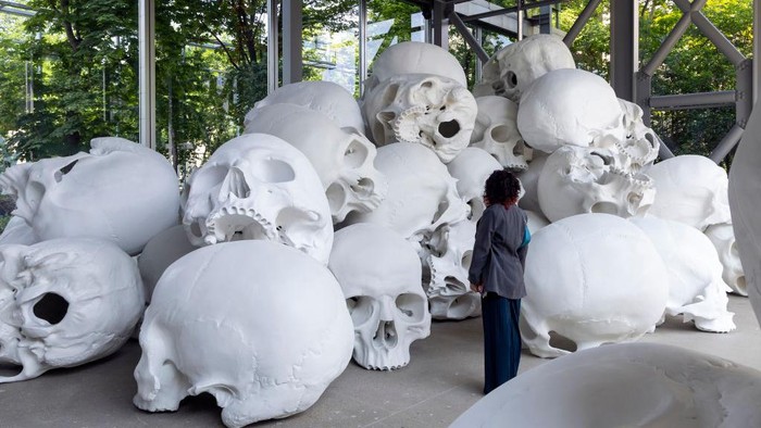 Melihat Pameran Patung Unik di Fondation Cartier Prancis Seniman asal Australia Ron Mueck membuka pameran seni patung unik di Prancis. Nih Yuk lihat foto-fotonya.
