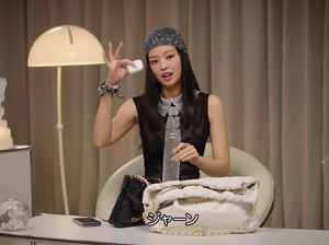 Geledah Tas Jennie BLACKPINK, Ternyata Isinya Tak Biasa