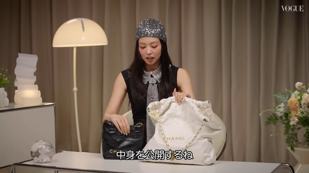 Mengintip Isi Tas Jennie BLACKPINK, Bawa Obat Hingga Alat Penirus Wajah