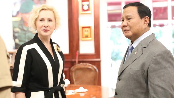 Menteri Pertahanan Prabowo Subianto menerima kunjungan Duta Besar Rusia Lyudmila Georgievna Vorobieva.  (Dok. Instagram @prabowo)