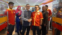 Domart merupakan minimarket pertama di Malaysia yang menjual 100 persen produk khas Indonesia. Domart juga memainkan peran penting. Dengan menjual 100 persen produk Indonesia, Domart memberikan platform bagi UKM Indonesia untuk menjangkau pasar Malaysia. 