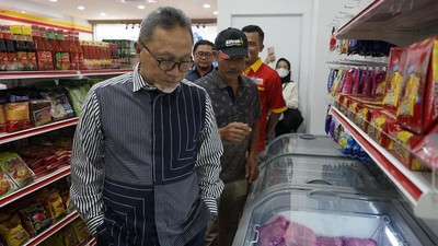 Momen Zulhas Resmikan Pembukaan Minimarket Produk Lokal di Malaysia