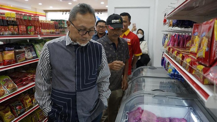 Momen Zulhas Resmikan Pembukaan Minimarket Produk Lokal di Malaysia