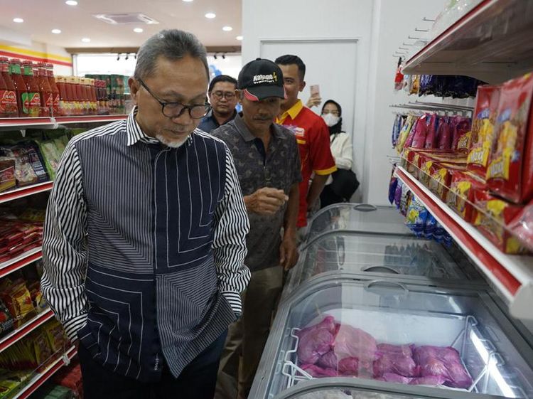 Momen Zulhas Resmikan Pembukaan Minimarket Produk Lokal di Malaysia