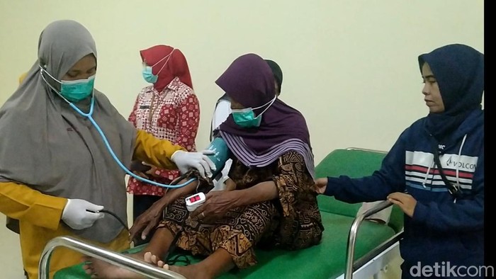 Nenek Amah (73) dirawat di RSUD Kesesi Kabupaten Pekalongan, Jawa Tengah, Rabu (7/6/2023).