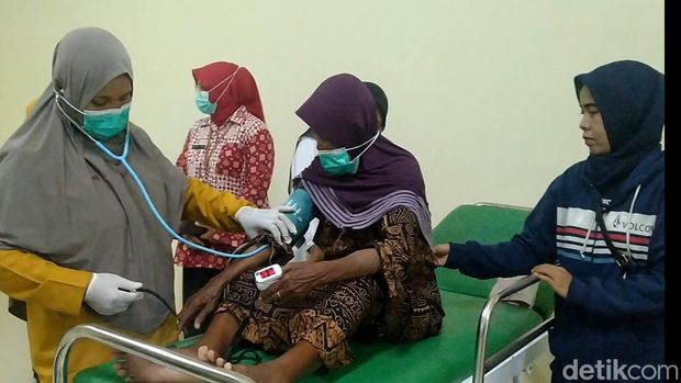 Nenek Amah (73) dirawat di RSUD Kesesi Kabupaten Pekalongan, Jawa Tengah, Rabu (7/6/2023).