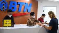 Untuk terus meningkatkan performanya, disamping berfokus menyalurkan Kredit Pemilikan Rumah (KPR), Bank BTN juga terus memacu peningkatan bisnis dengan mengincar segmen transaksional untuk mendongkrak fee based income. Strategi tersebut sejalan dengan upaya perseroan menjadi one stop financial solution dengan menyediakan berbagai layanan perbankan bagi nasabahnya.