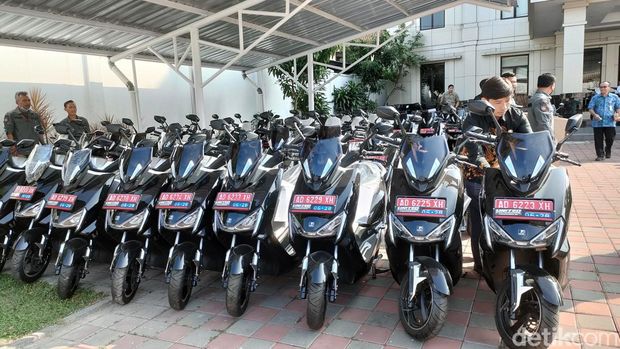 Pembagian motor listrik dinas untuk lurah dan camat Kota Solo, Rabu (7/6/2023).