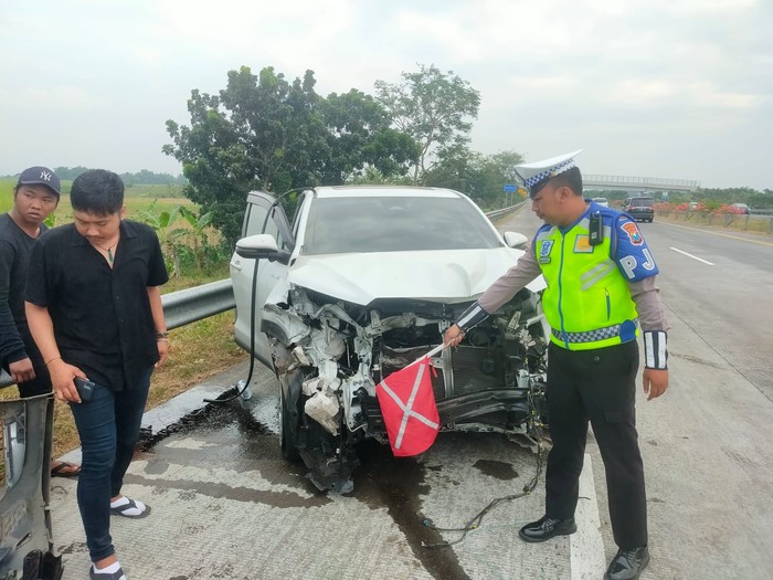 penyanyi dangdut Difarina Indra kecelakaan di tol Jombang-Mojokerto