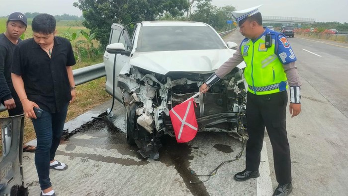 penyanyi dangdut Difarina Indra kecelakaan di tol Jombang-Mojokerto