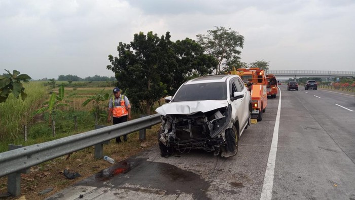 penyanyi dangdut Difarina Indra kecelakaan di tol Jombang-Mojokerto