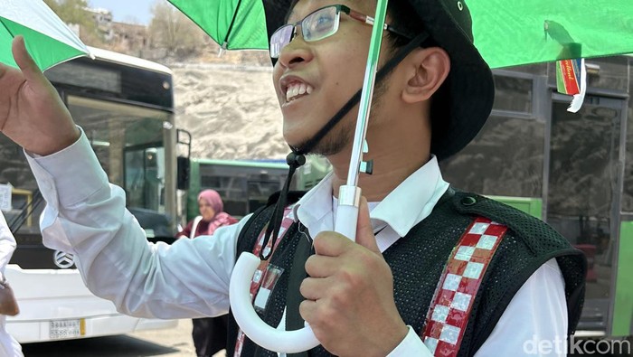 petugas haji di terminal Bab Ali