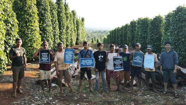 Potret penolakan warga terhadap rencana perluasan tambang PT Vale Indonesia Tbk di Blok Tanamalia, Luwu Timur. Dokumen Istimewa