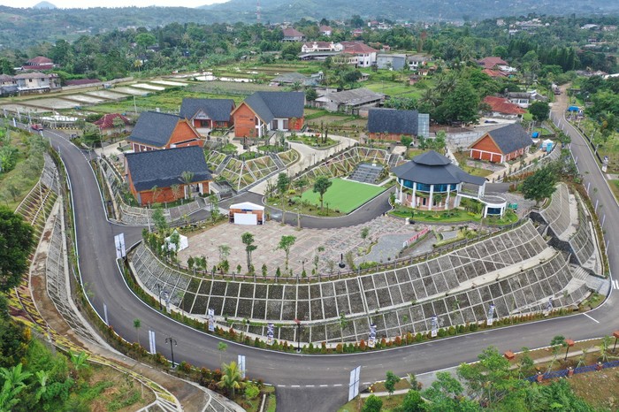 PT Brantas Abipraya (Persero) telah merampungkan bendungan kering pertama di Indonesia, yakni Bendungan Ciawi di Jawa Barat.