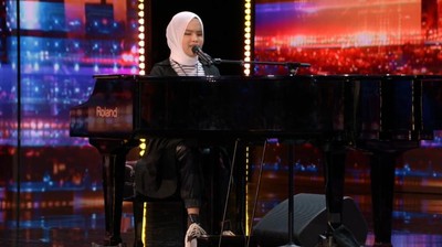 10 Foto Putri Ariani, Hijabers Raih Golden Buzzer dari Simon Cowell di AGT