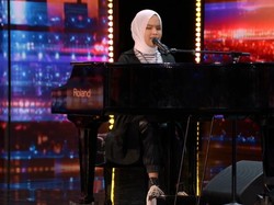 10 Foto Putri Ariani, Hijabers Raih Golden Buzzer dari Simon Cowell di AGT