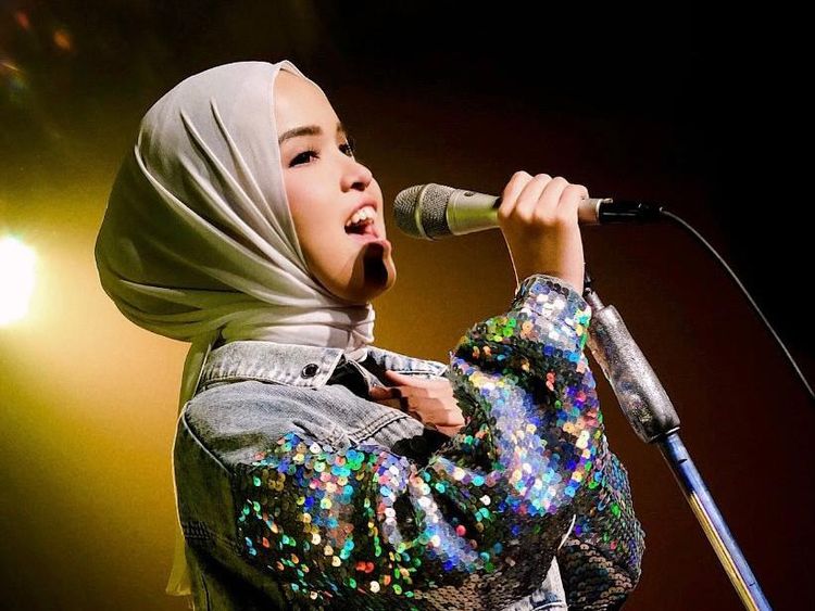 Foto Putri Ariani, Penyanyi Tunanetra Kelahiran Sumatera