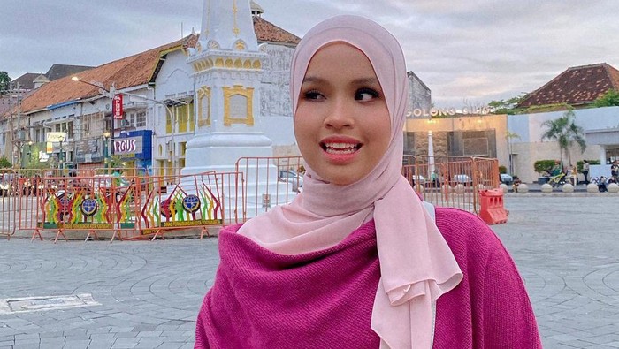 Foto Putri Ariani Penyanyi Tunanetra Kelahiran Sumatera