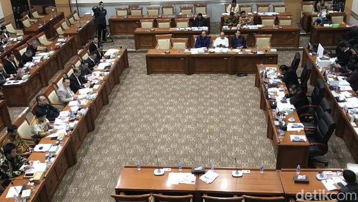 Rapat Komisi III DPR dengan Ketua KPK Firli Bahuri