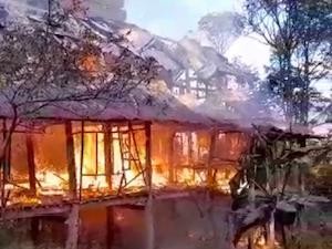 Rumah Adat di Sinjai Terbakar gegara Warga Bakar Sarang Tawon