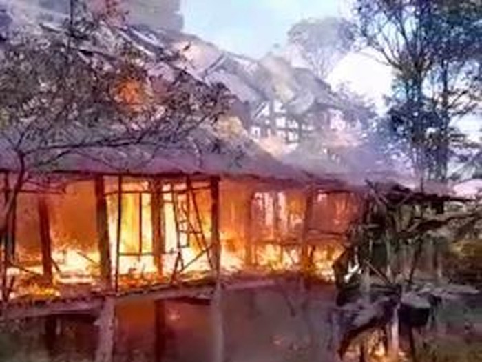 Rumah Adat Sao Raja Salohe di Sinjai terbakar.