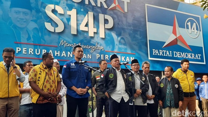 Sekber Kuning Ijo Biru (KIB) relawan Anies mendukung AHY sebagai cawapres Anies di pilpres 2024.