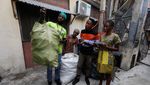 Sekolah di Nigeria Ini Bayarnya Pakai Sampah Daur Ulang