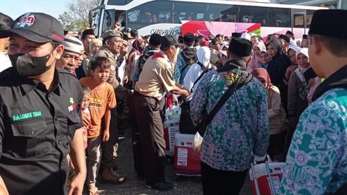 Suasana pengantaran calon jemaah haji di area kantor Bupati Lombok Tengah, Rabu (7/6/2023). (Foto: istimewa)