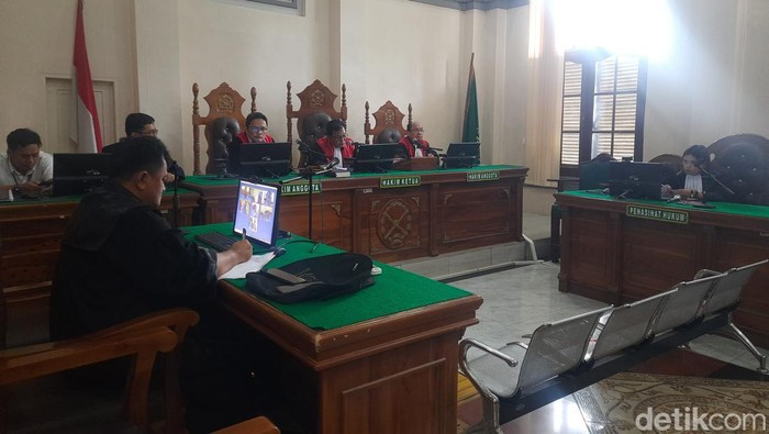 Suasana sidang pembacaan vonis 2 terdakwa kurir 75 kg sabu di PN Medan. (Raja Malo Sinaga/detikSumut)