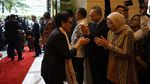Tawa Lepas Jokowi Disambut Jajaran Menteri di Kuala Lumpur