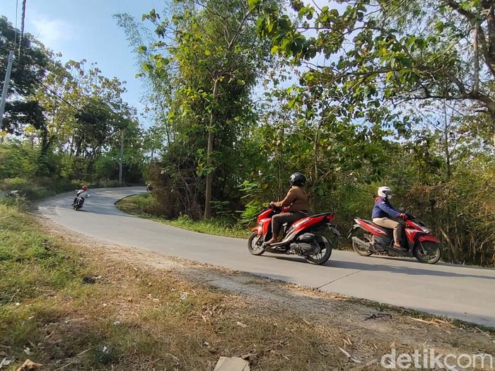 Tikungan jalan Blora-Randublatung di wilayah Lemah Puteh, Kabupaten Blora, Rabu (7/6/2023).