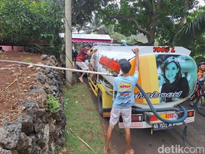 Paranggupito Wonogiri Mulai Kurang Air, Warga Terpaksa Beli dari Truk Tangki