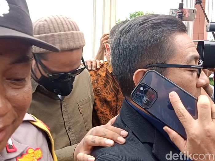 Virgoun datangi Pengadilan Negeri Jakarta Barat.
