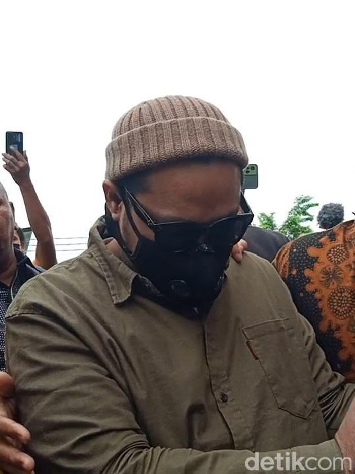 Virgoun Virgoun datangi Pengadilan Negeri Jakarta Barat.