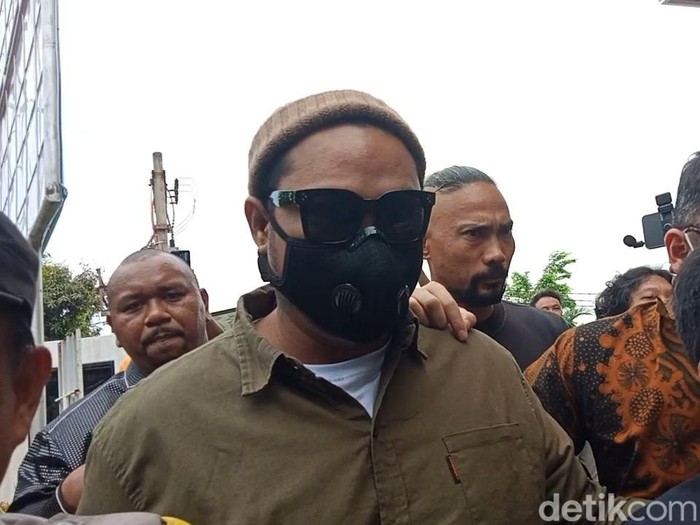 Virgoun datangi Pengadilan Negeri Jakarta Barat.