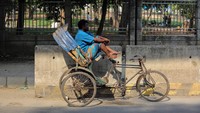 Departemen Meteorologi Bangladesh mencatat, suhu maksimum telah melonjak hingga 41 derajat celcius dari sebelumnya 32 derajat celcius. (Anik Rahman/Bloomberg via Getty Images)