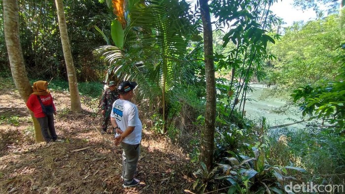 Warga Dusun Kedungcaung, Desa Karangkamulyan, Kecamatan Cijeungjing, Ciamis.