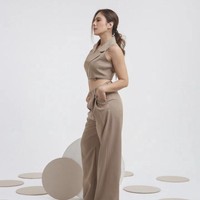 Pada postingan Instagramnya itu, Wulan Guritno memamerkan tubuhnya yang ramping. Ia pun jadi inspirasi banyak netizen karena punya badan ideal dengan perut rata. Foto: Dok. Instagram Wulan Guritno, sissaechic