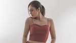 7 Potret Wulan Guritno Pamer Body Goals