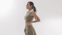 Banyak pengikutnya yang salah fokus karena tubuhnya yang ramping. Foto: Dok. Instagram Wulan Guritno, sissaechic