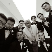Netizen pun ramai memanggilnya Abang Yuki di kolom komentar. Ada pula yang menyebut dia tetap cantik meskipun jadi groomsmen. “Duta bridesmaid merangkap jdi groomsmen ya 😂😍,” komentar netizen. Foto: Instagram/@yukikt, Askar Photography