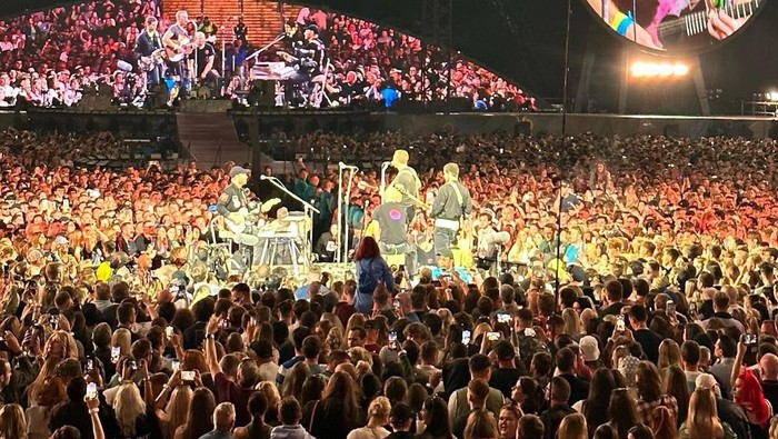 al dan el nonton konser coldplay ke inggris