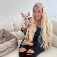 Meski mendapatkan komentar buruk, namun wanita 23 tahun asal Inggris itu tidak peduli. Dia bahkan berencana melakukan pembesaran payudara lagi. Foto: dok. Instagram/@ambermayy_2