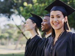 50 Kata-kata Simple untuk Kartu Ucapan Wisuda, Bahasa Indonesia dan Inggris