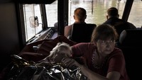 Associated Press melaporkan bahwa banjir dapat menghanyutkan ranjau ke daerah yang tidak diketahui, berpotensi menimbulkan bencana kemanusiaan bagi warga sipil di wilayah tersebut. (AP Photo/Felipe Dana)