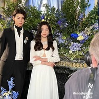 Potret Cha Eun Woo dan Song Hye Kyo yang disandingkan di Gala Dinner Chaumet memukau netizen Korea. Keduanya disebut seperti anggota kerajaan. Foto: Instagram