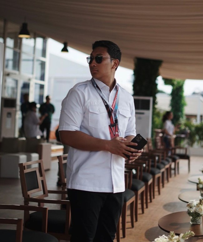 Darma Mangkuluhur menjabat sebagai chief de mission dalam ajang balap mobil tersebut.  Foto: Instagram