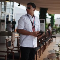 Darma Mangkuluhur menjabat sebagai chief de mission dalam ajang balap mobil tersebut.  Foto: Instagram